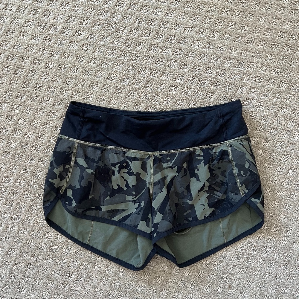 lululemon Speed Up Shorts 2.5" - camo - Size 2